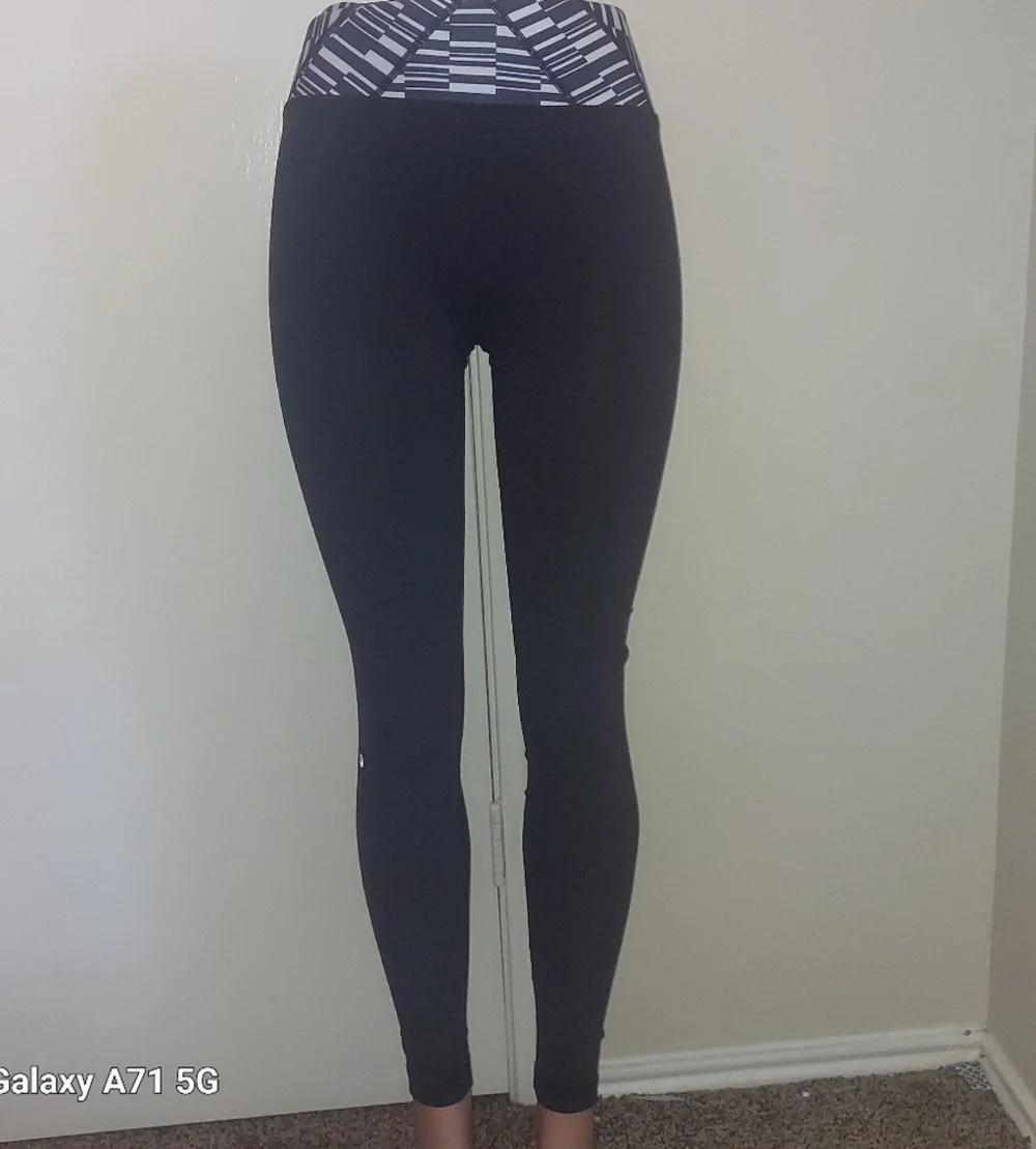 Lululemon Athletica Black and Gray High-Rise Leggings ((NNT) L37 Hip10 Inseam29